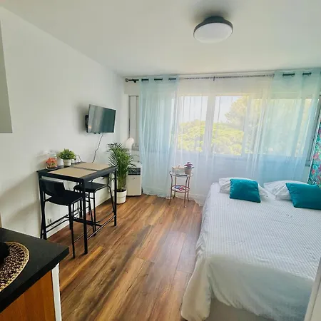 Port Avec Piscine Apartman